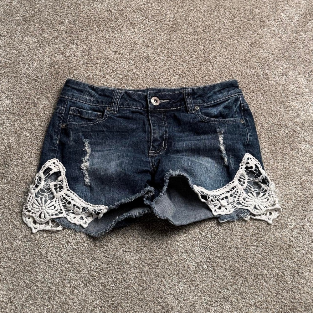 WAREHOUSE FLORAL LACE JEAN SHORTS